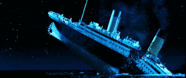 泰坦尼克号当年是撞到冰山后沉的<strong></p>
<p>亚曼拉公主</strong>，那船上的人为什么不到冰山上避难、等待营救呢？